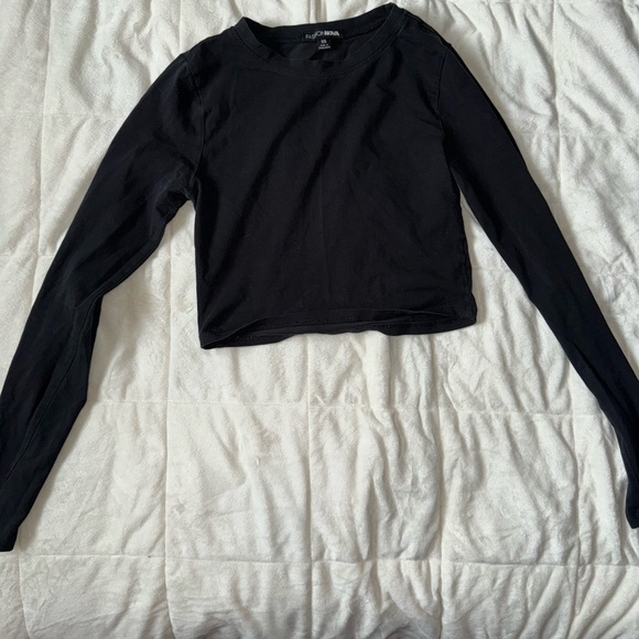 FASHION NOVA Black long sleeve crop top, size XS - Picture 2 of 4